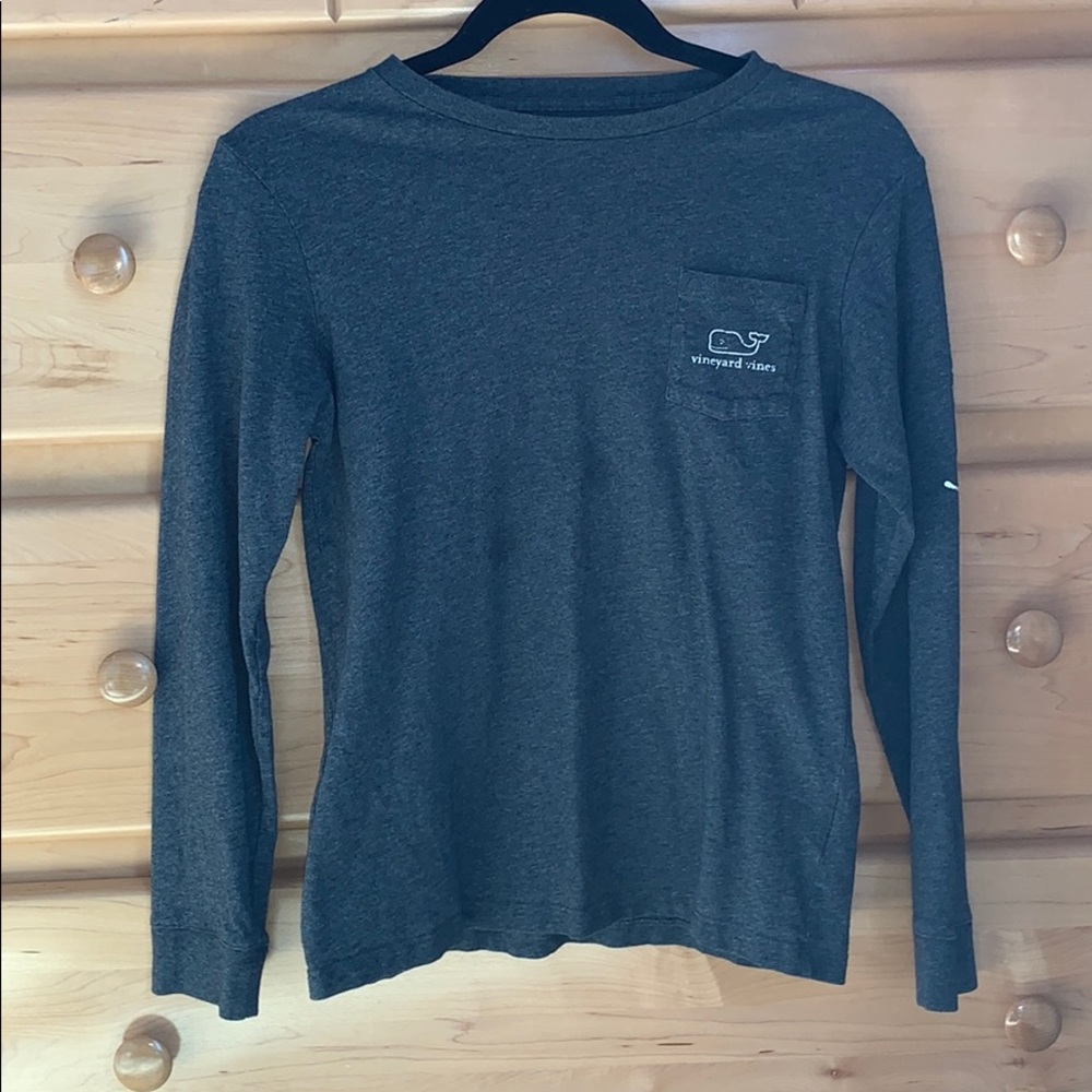 Vineyard vines tee